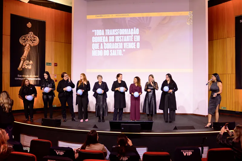 Dinâmica com participantes no palco